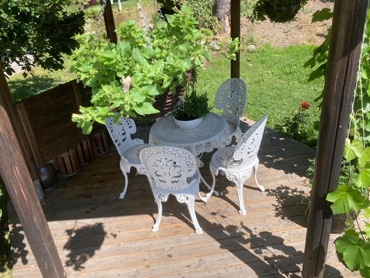 Bed and Breakfast Mehri Уппсала Экстерьер фото
