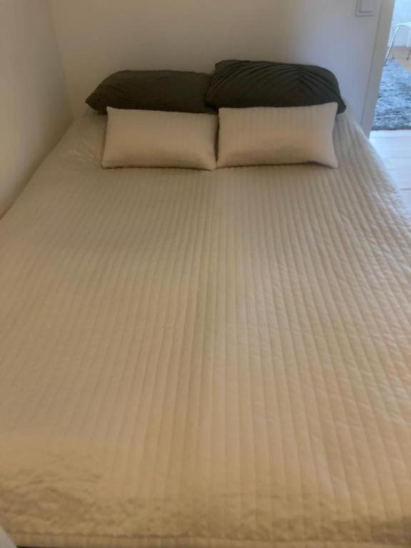Bed and Breakfast Mehri Уппсала Экстерьер фото